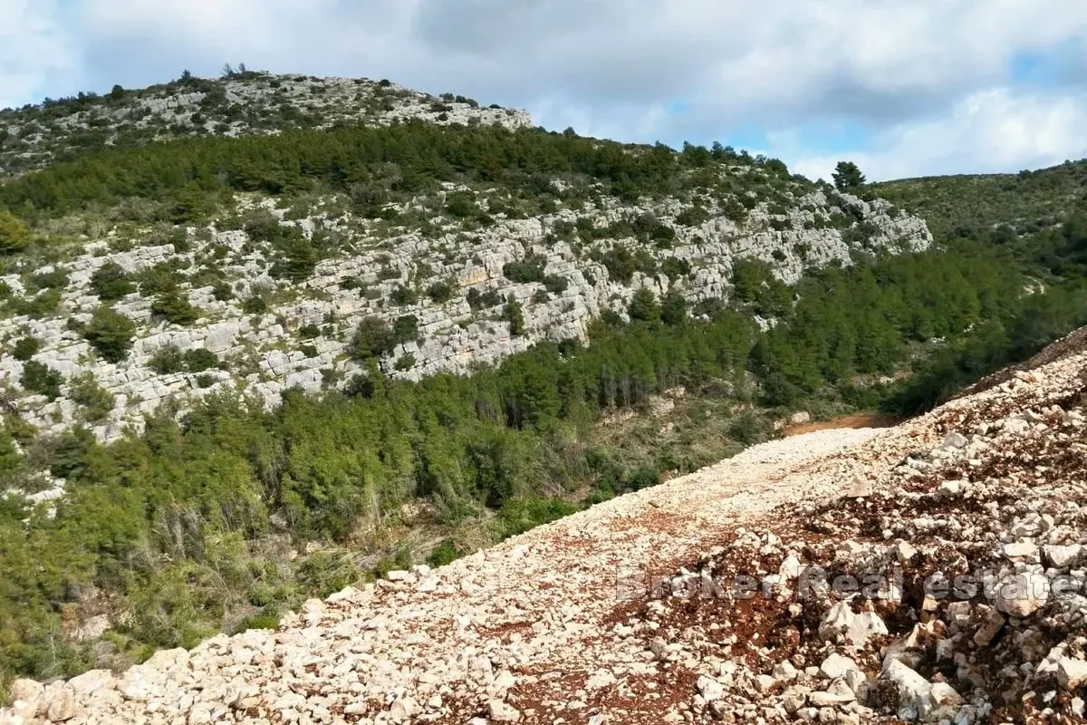 Terreno attraente vicino al mare