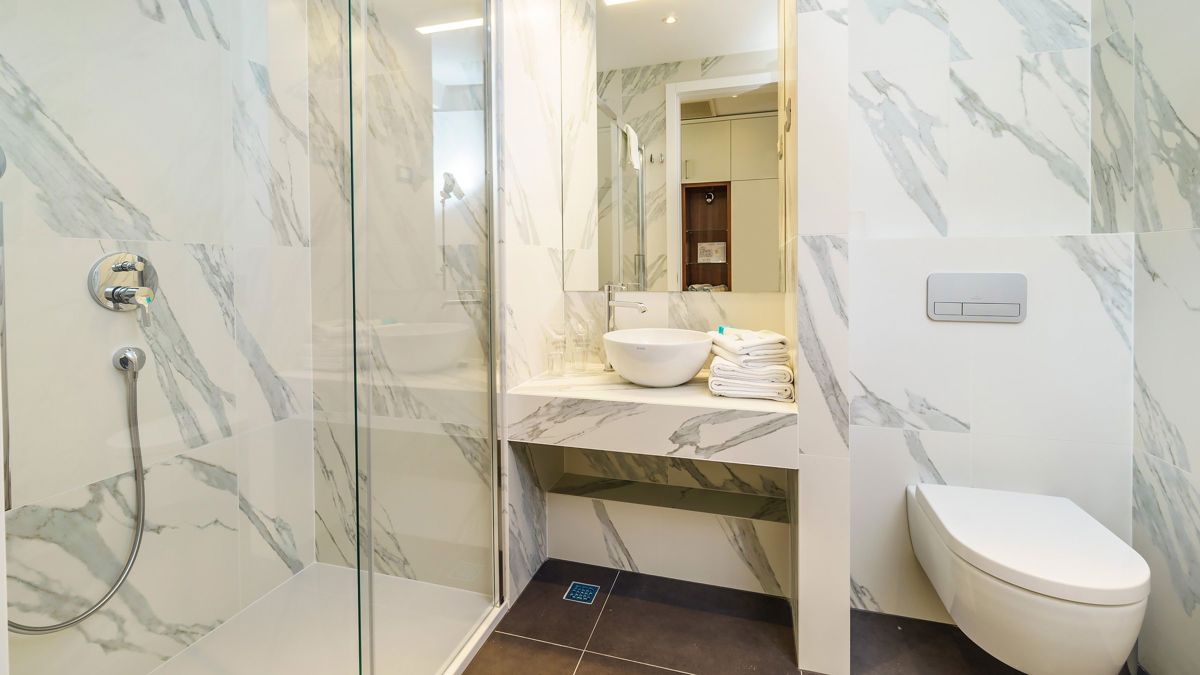  Hotel moderno con 11 camere e piscina all'aperto