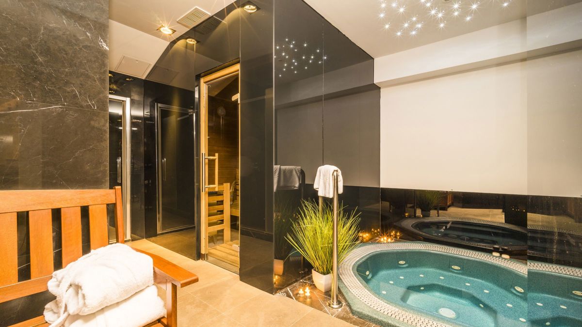  Hotel moderno con 11 camere e piscina all'aperto