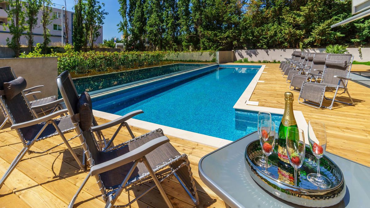  Hotel moderno con 11 camere e piscina all'aperto