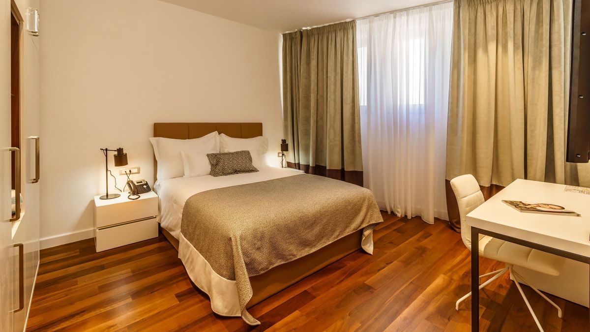  Hotel moderno con 11 camere e piscina all'aperto