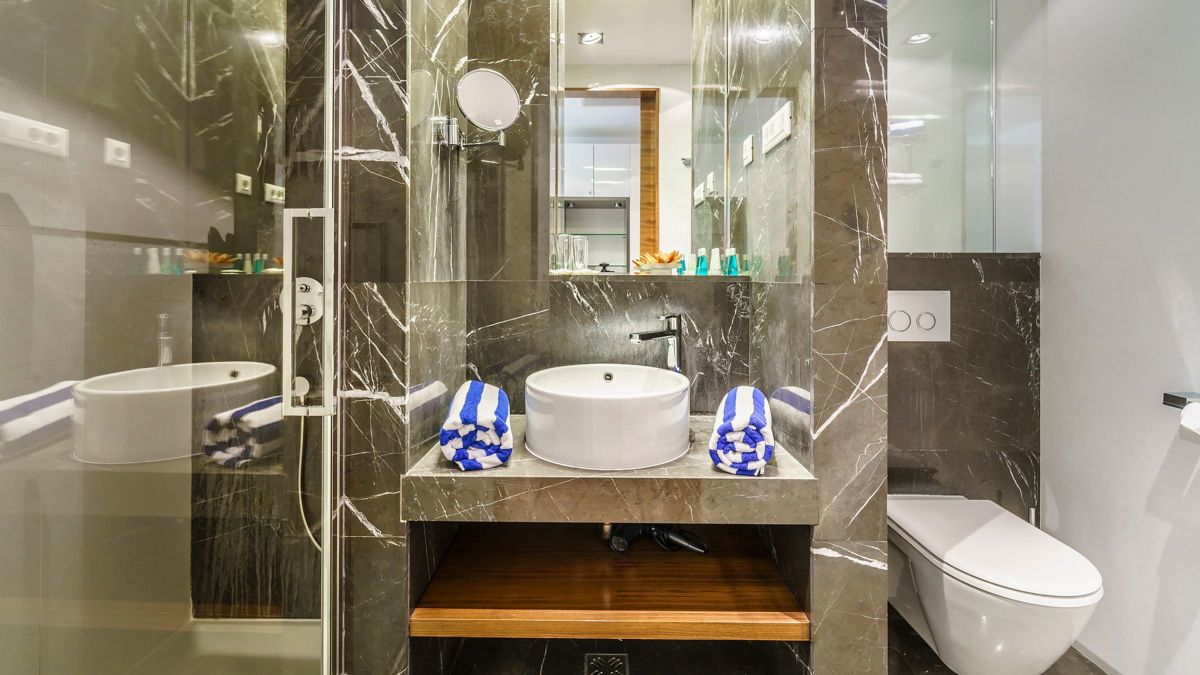  Hotel moderno con 11 camere e piscina all'aperto