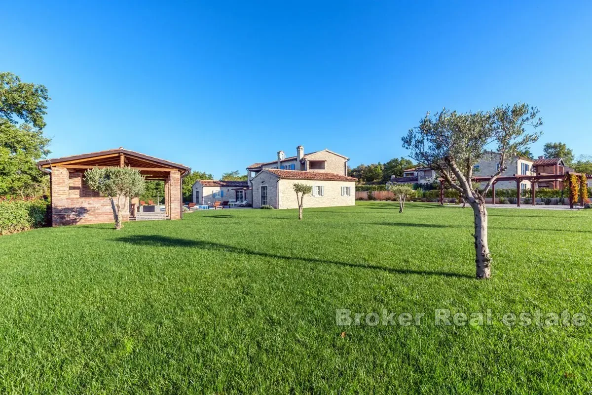 Villa in pietra autoctona con piscina