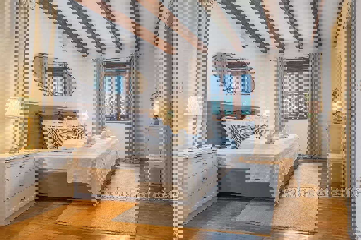 Casa in pietra autoctona con piscina