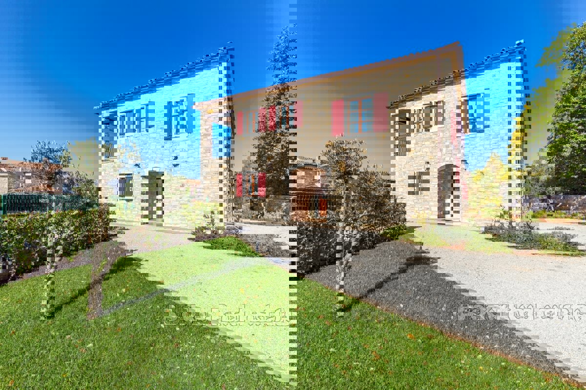 Casa in pietra autoctona con piscina