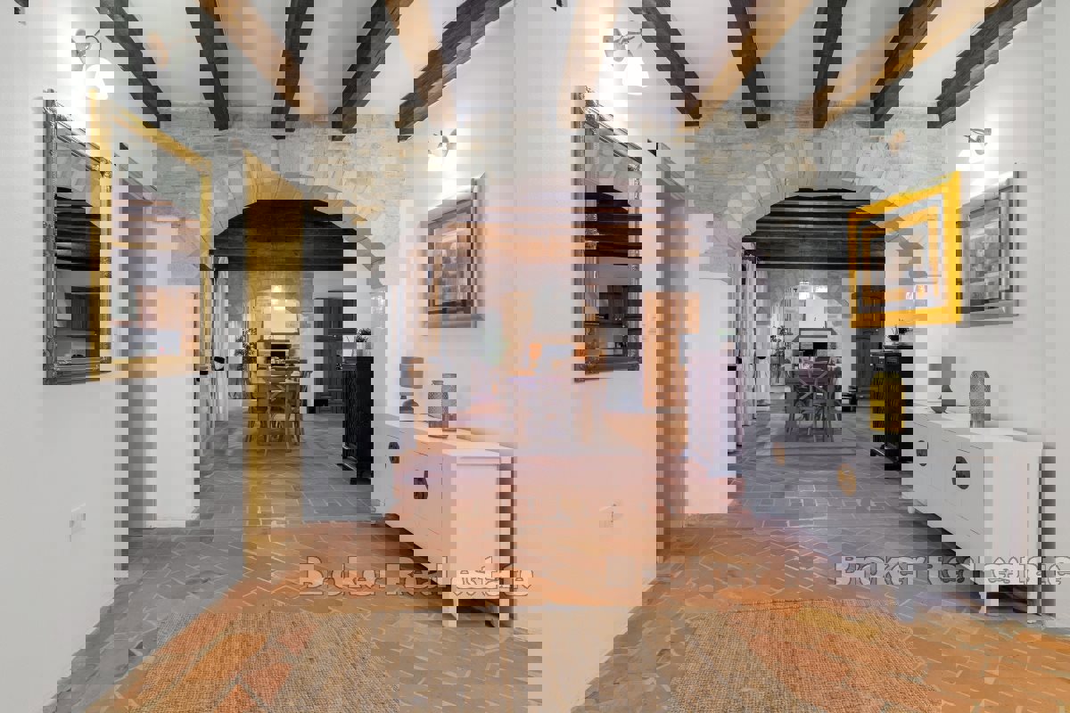 Casa in pietra autoctona con piscina