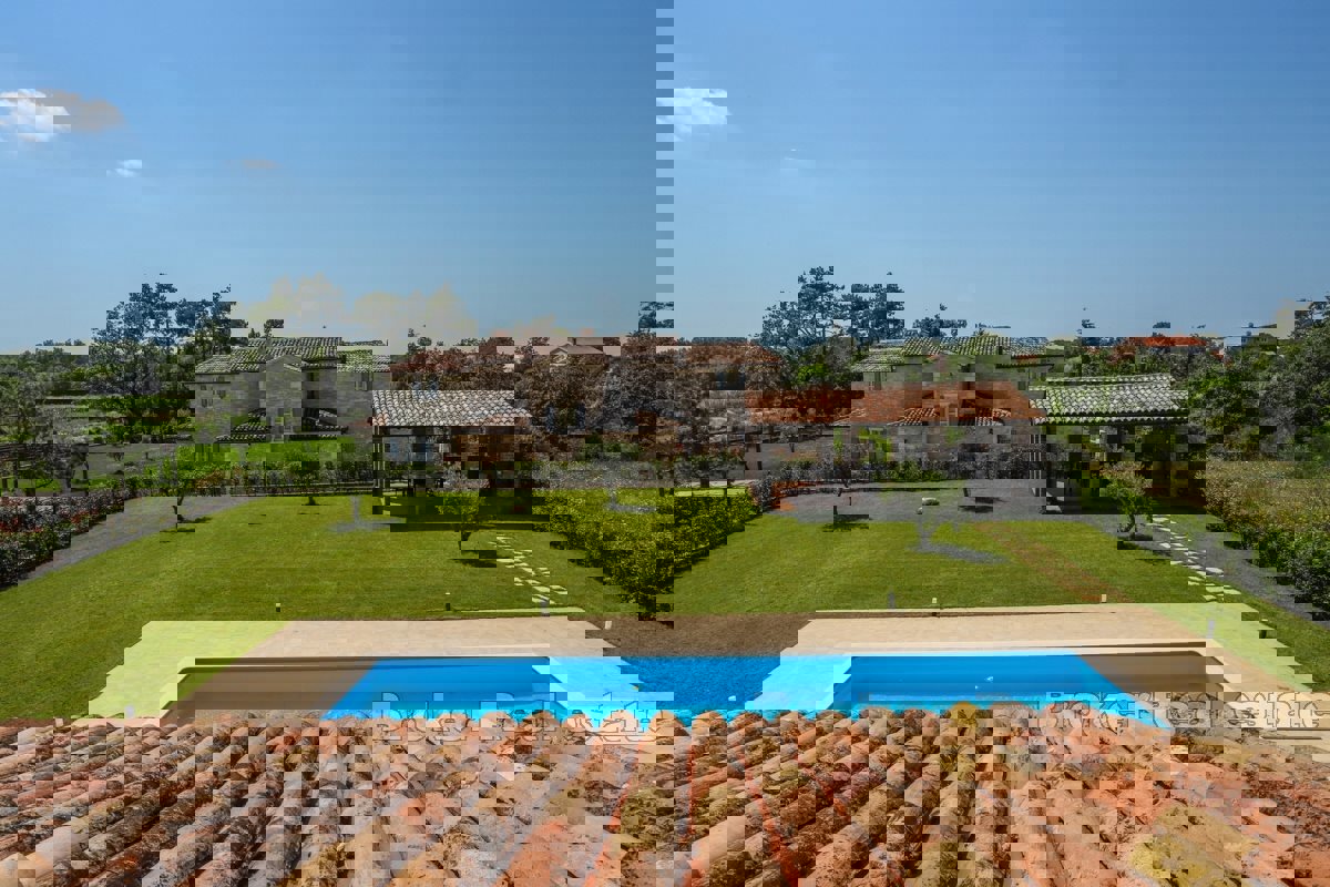 Casa in pietra autoctona con piscina