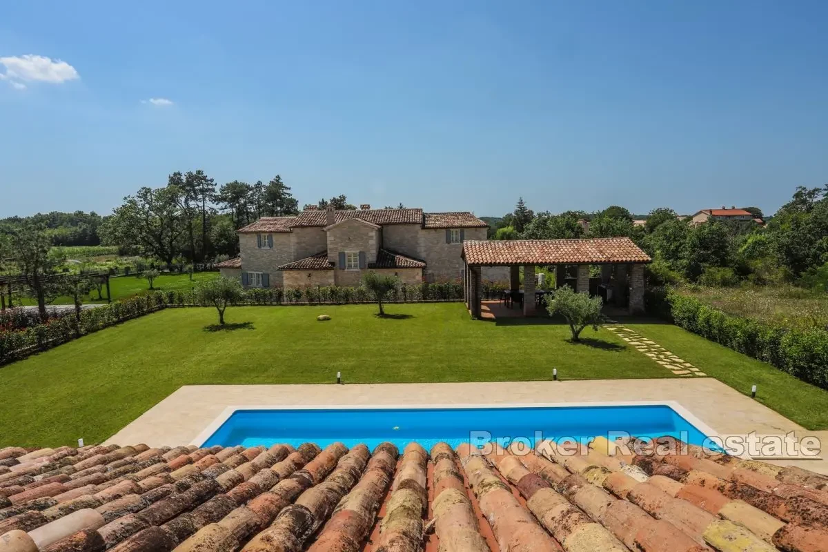 Casa in pietra autoctona con piscina