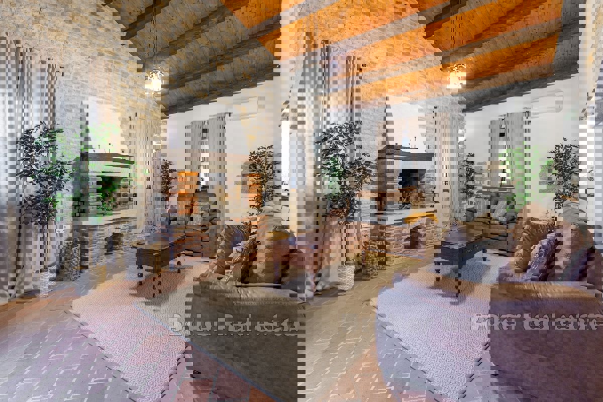 Casa in pietra autoctona con piscina