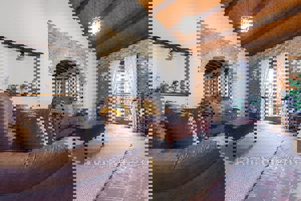 Casa in pietra autoctona con piscina