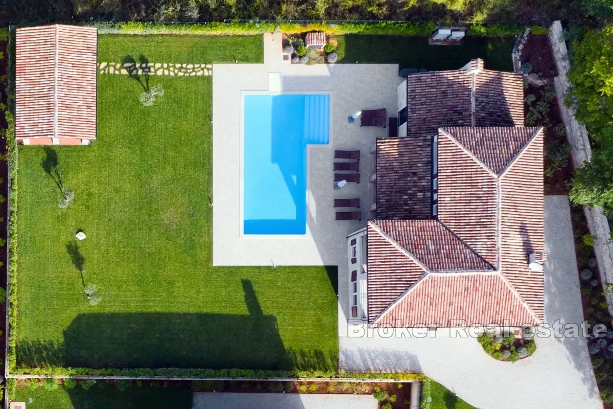 Casa in pietra autoctona con piscina