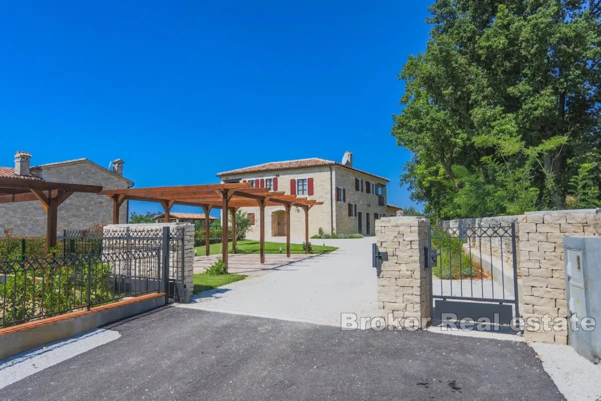 Casa in pietra autoctona con piscina