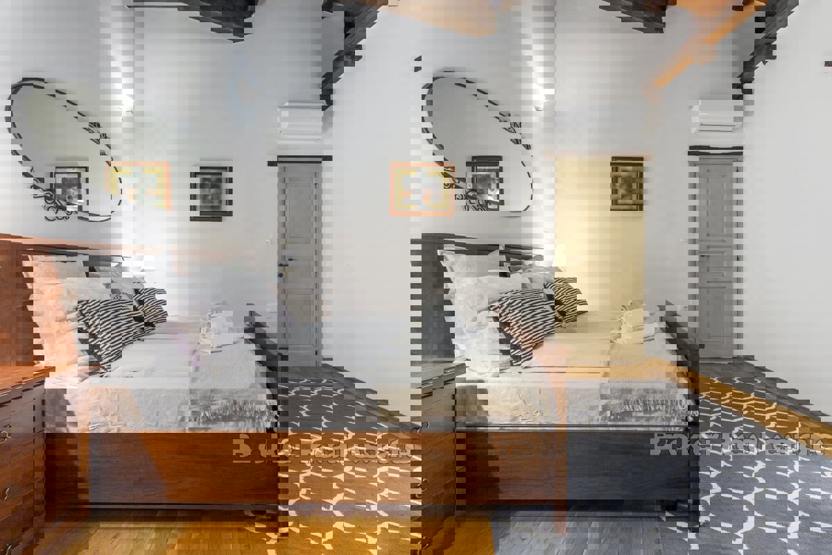 Casa in pietra autoctona con piscina