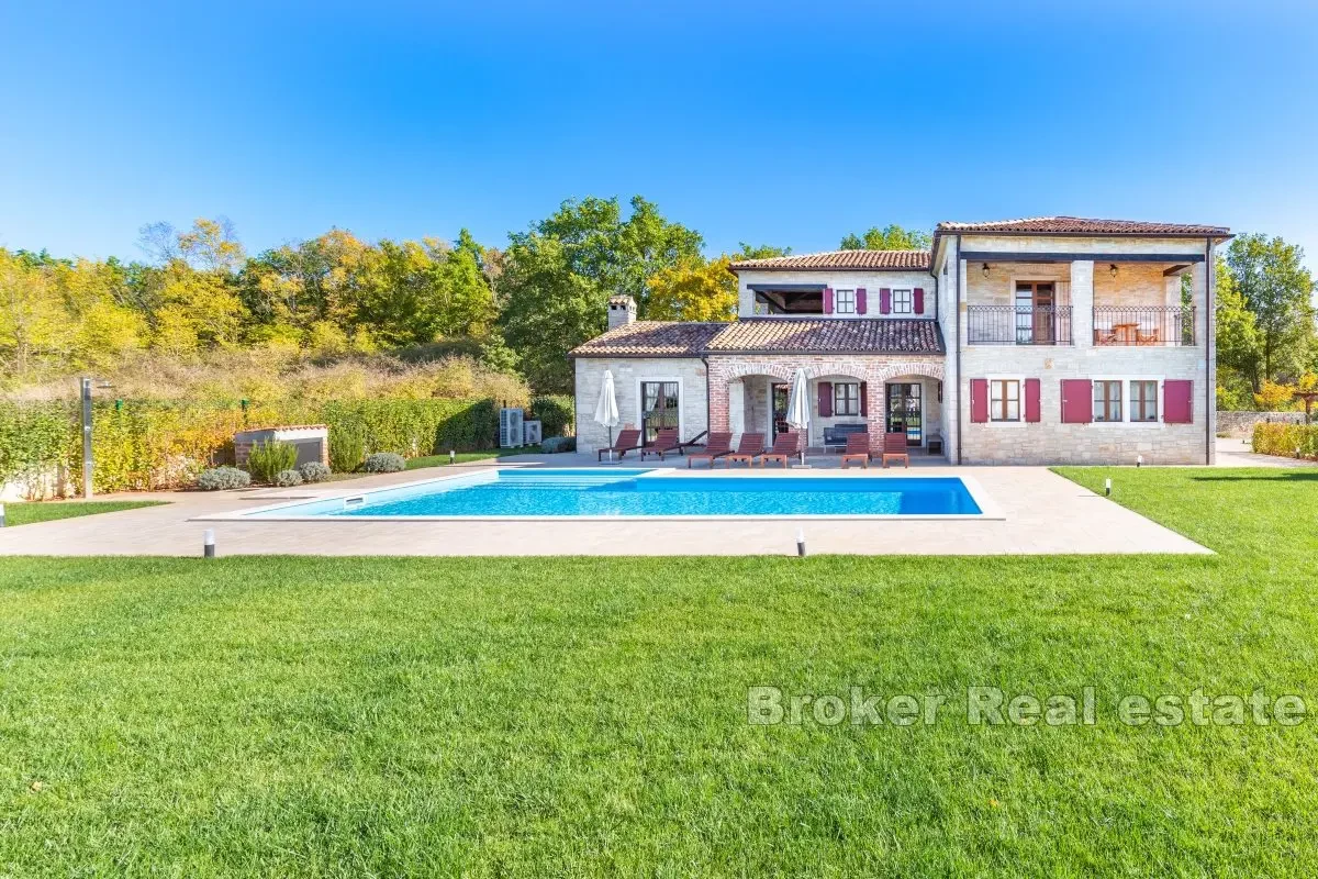 Casa in pietra autoctona con piscina