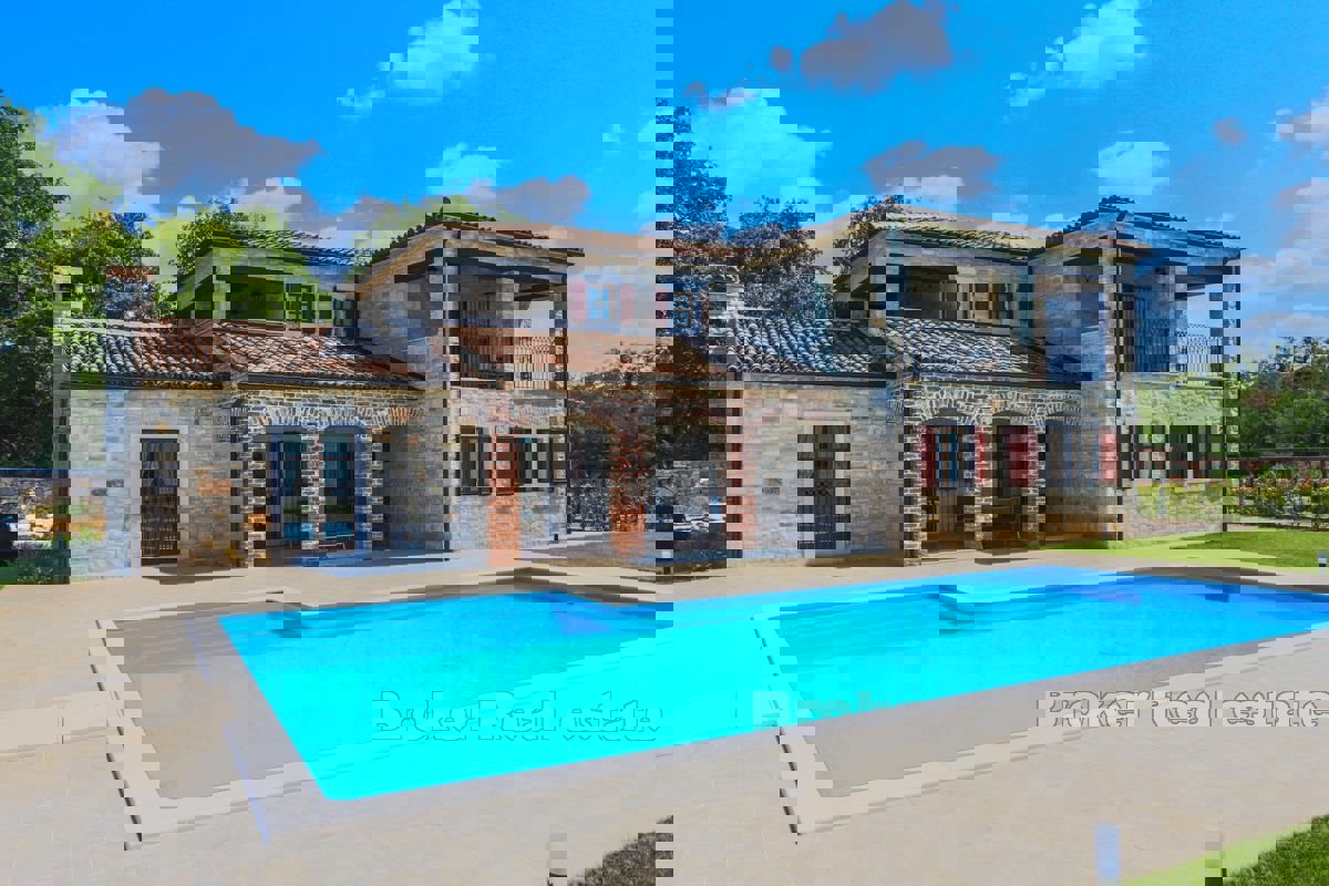 Casa in pietra autoctona con piscina