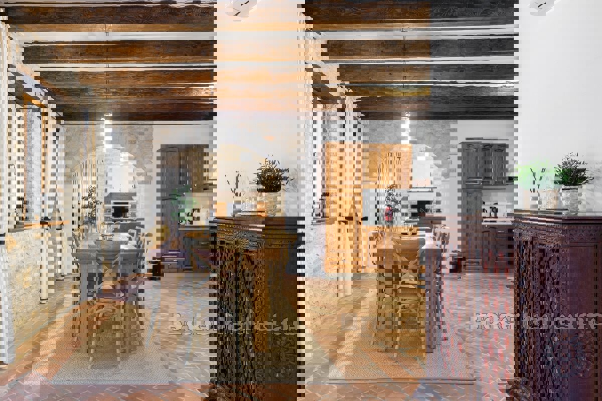 Casa in pietra autoctona con piscina