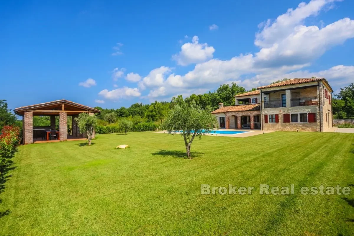 Casa in pietra autoctona con piscina