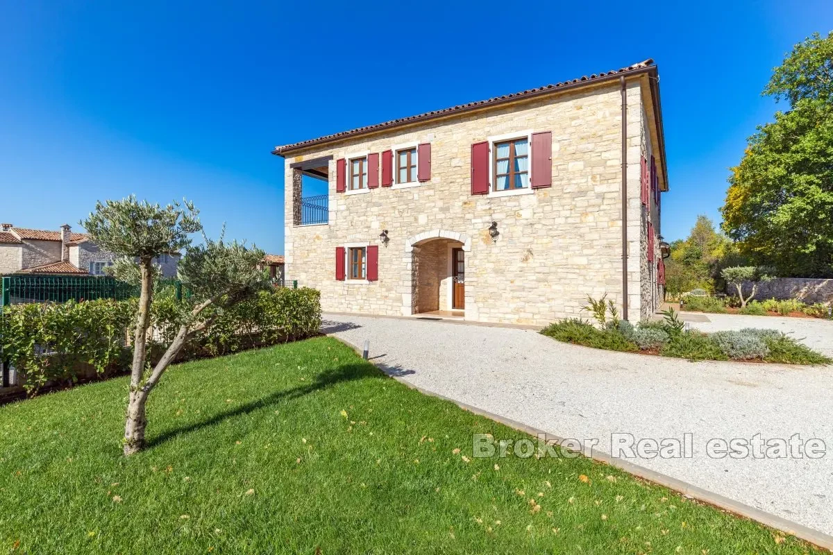 Casa in pietra autoctona con piscina