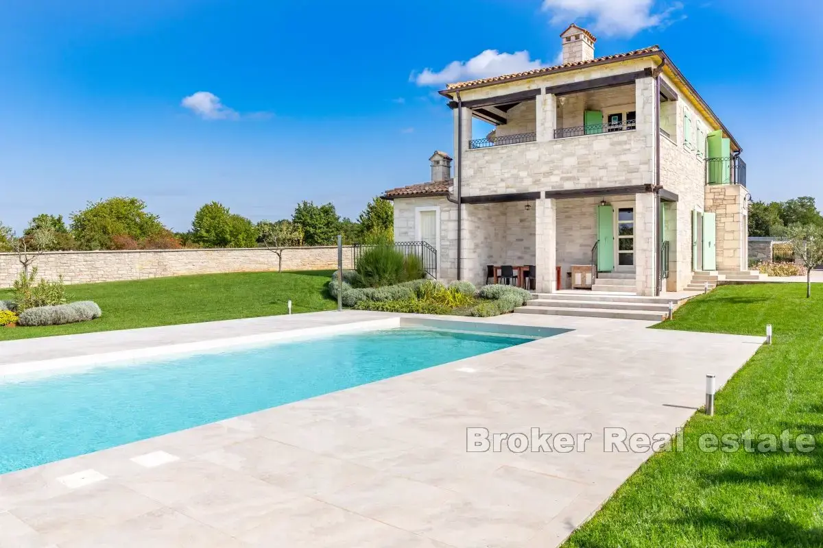 Incantevole casa in pietra con piscina