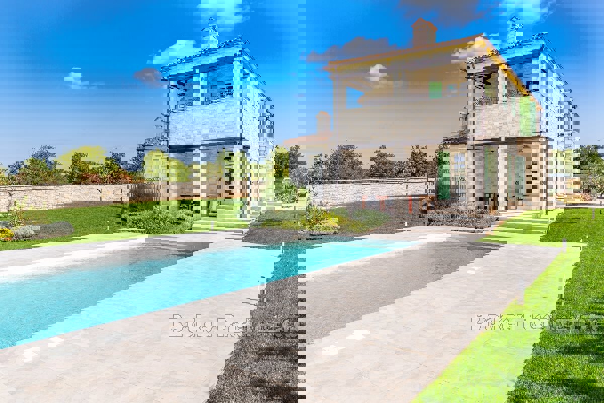 Incantevole casa in pietra con piscina