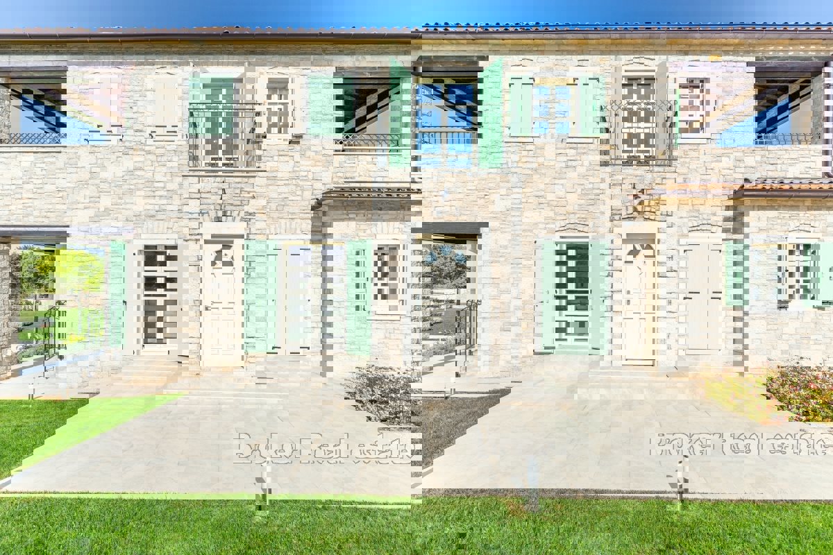 Incantevole casa in pietra con piscina