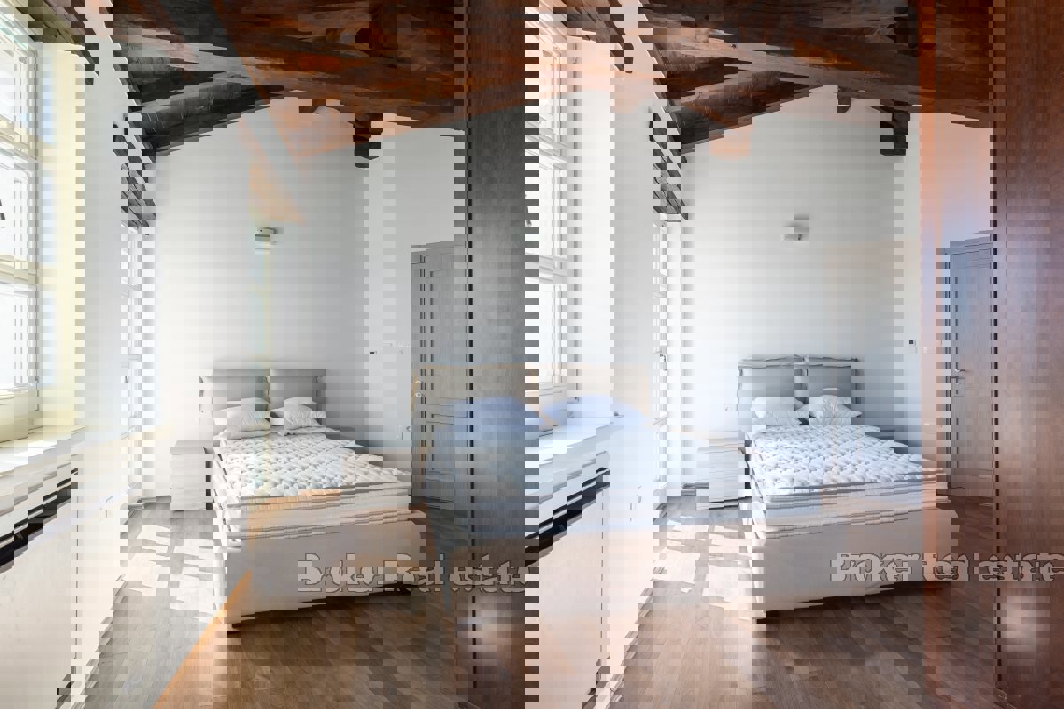 Incantevole casa in pietra con piscina