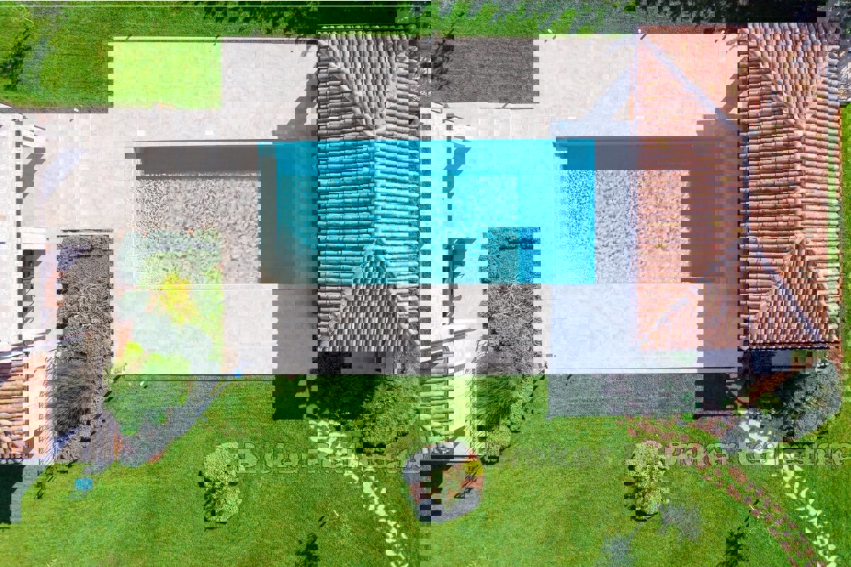 Incantevole casa in pietra con piscina