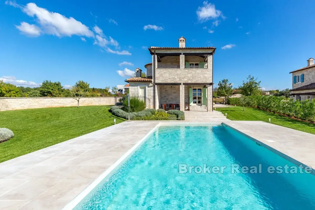 Incantevole casa in pietra con piscina