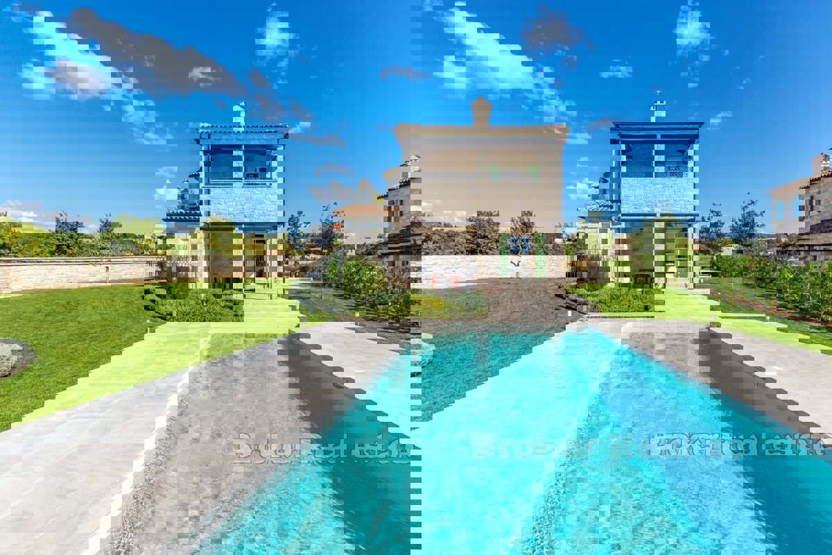 Incantevole casa in pietra con piscina