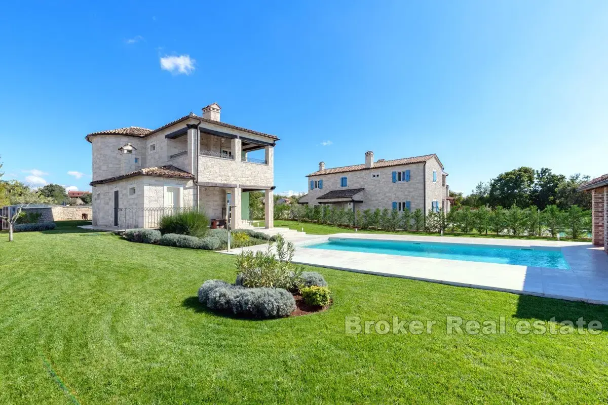 Incantevole casa in pietra con piscina