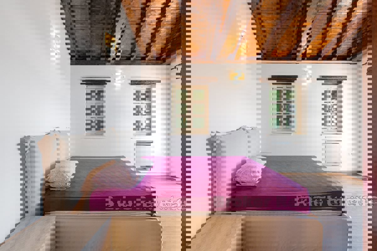 Incantevole casa in pietra con piscina