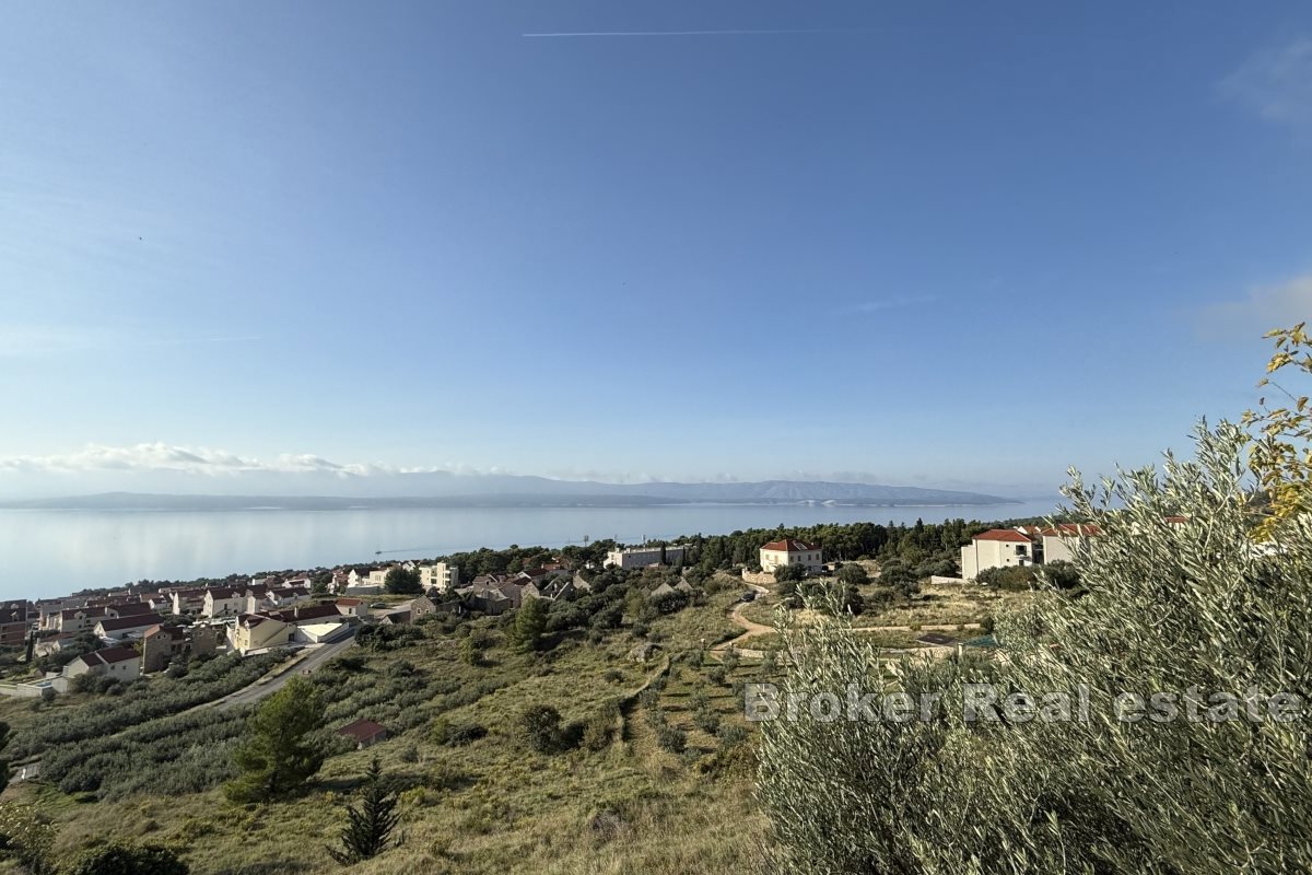 Terreno agricolo unico con un edificio e una splendida vista sul mare