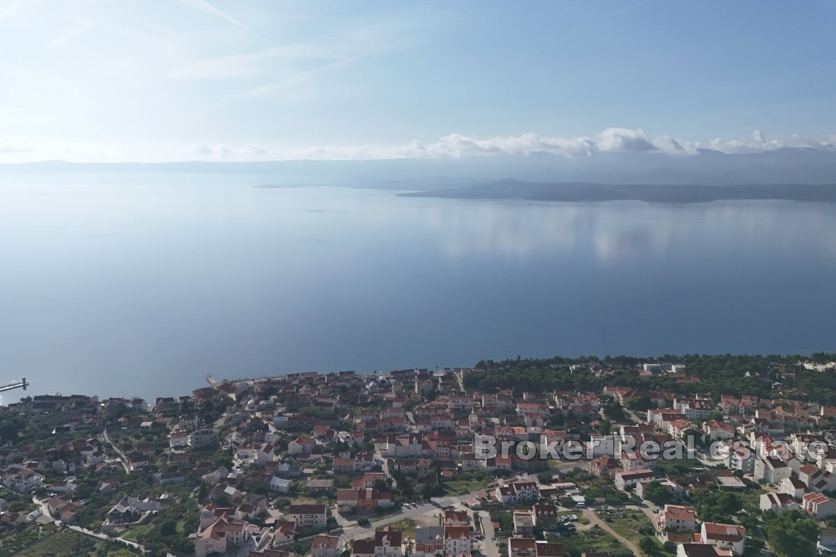 Terreno agricolo unico con un edificio e una splendida vista sul mare