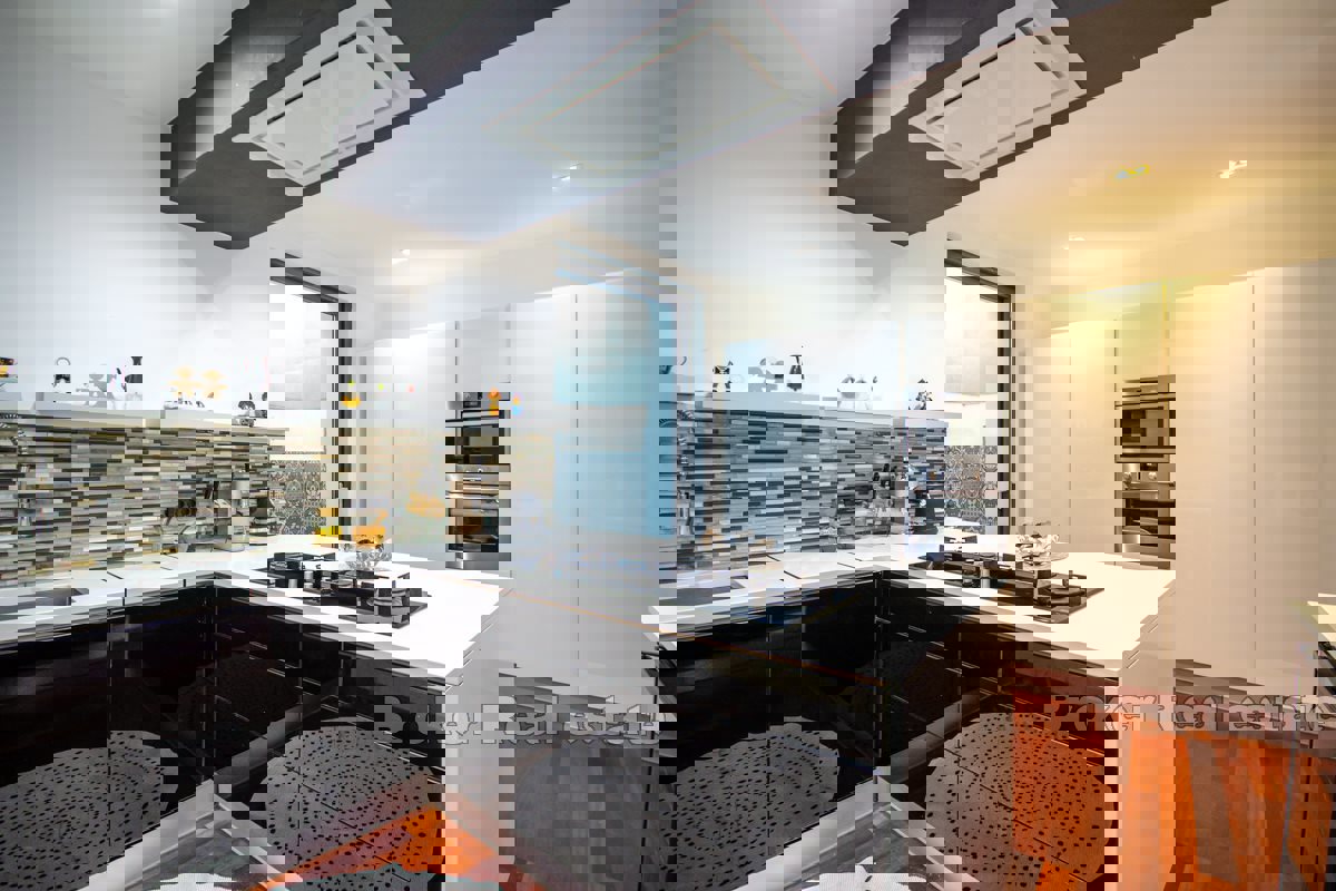 Villa con piscina sul mare