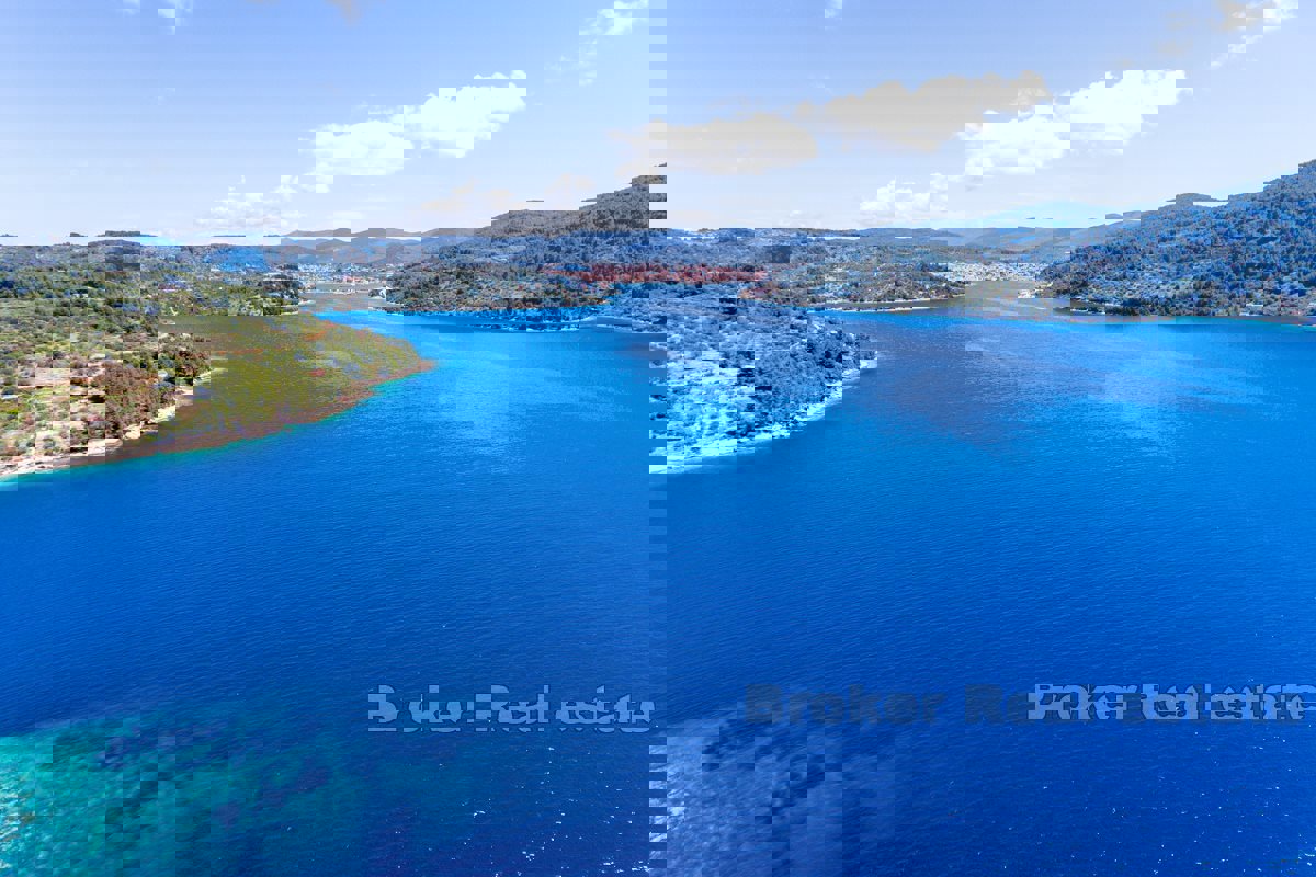 Villa con piscina sul mare