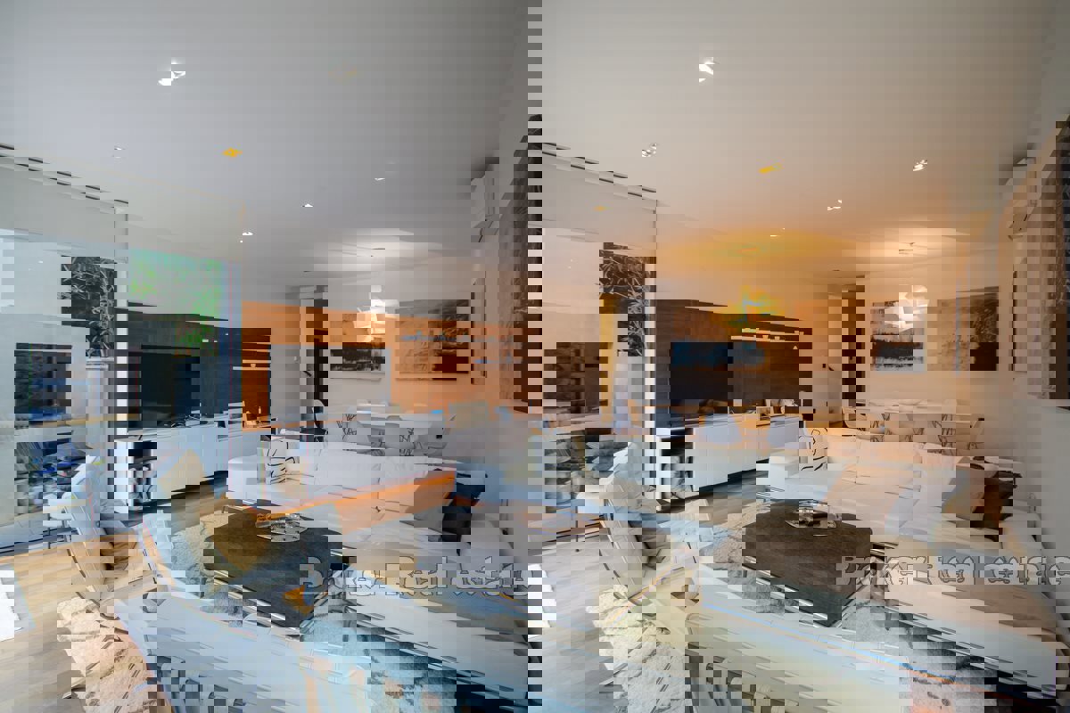 Villa con piscina sul mare