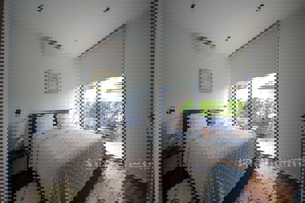 Villa con piscina sul mare