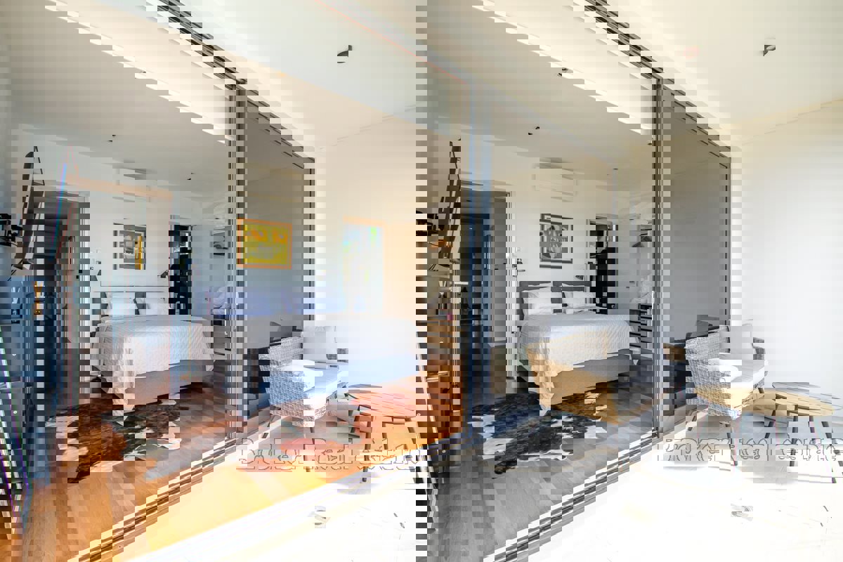 Villa con piscina sul mare