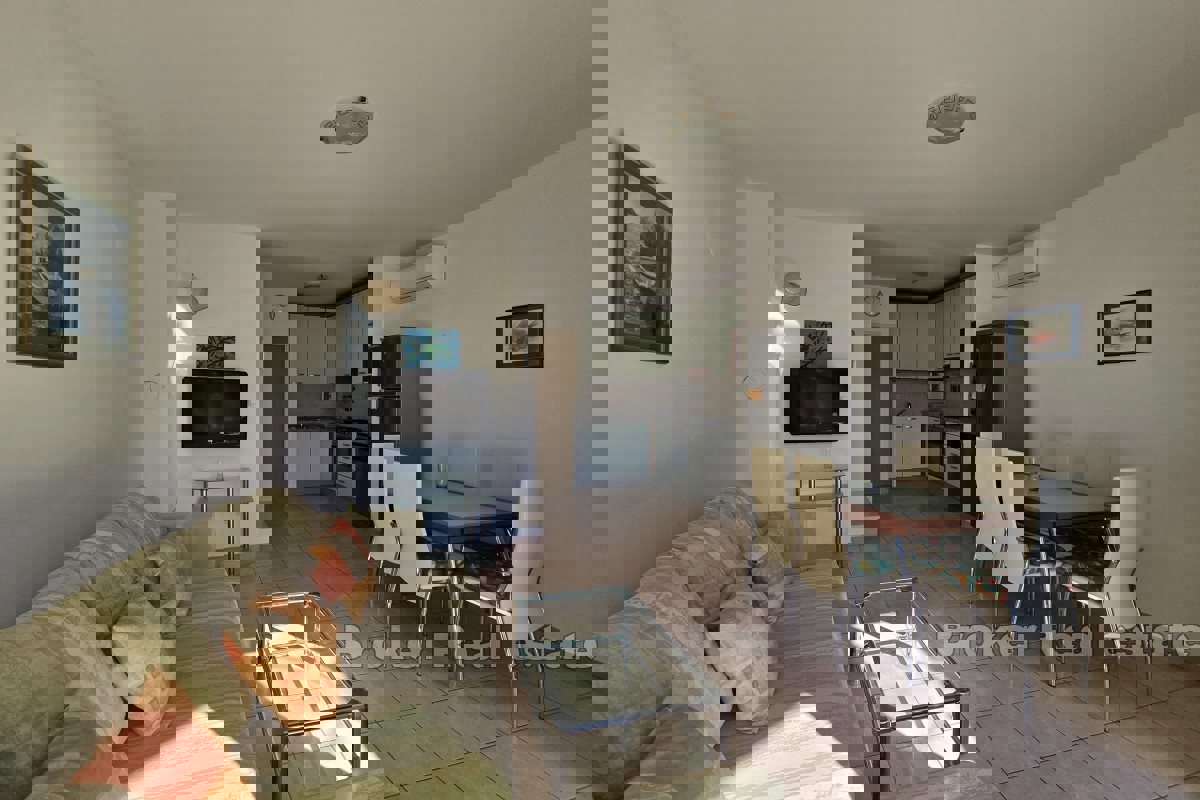 Casa in prima fila sul mare con due appartamenti