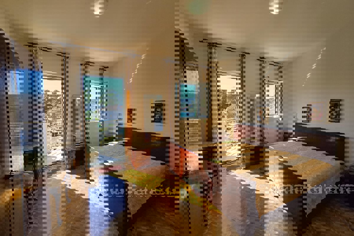 Casa in prima fila sul mare con due appartamenti