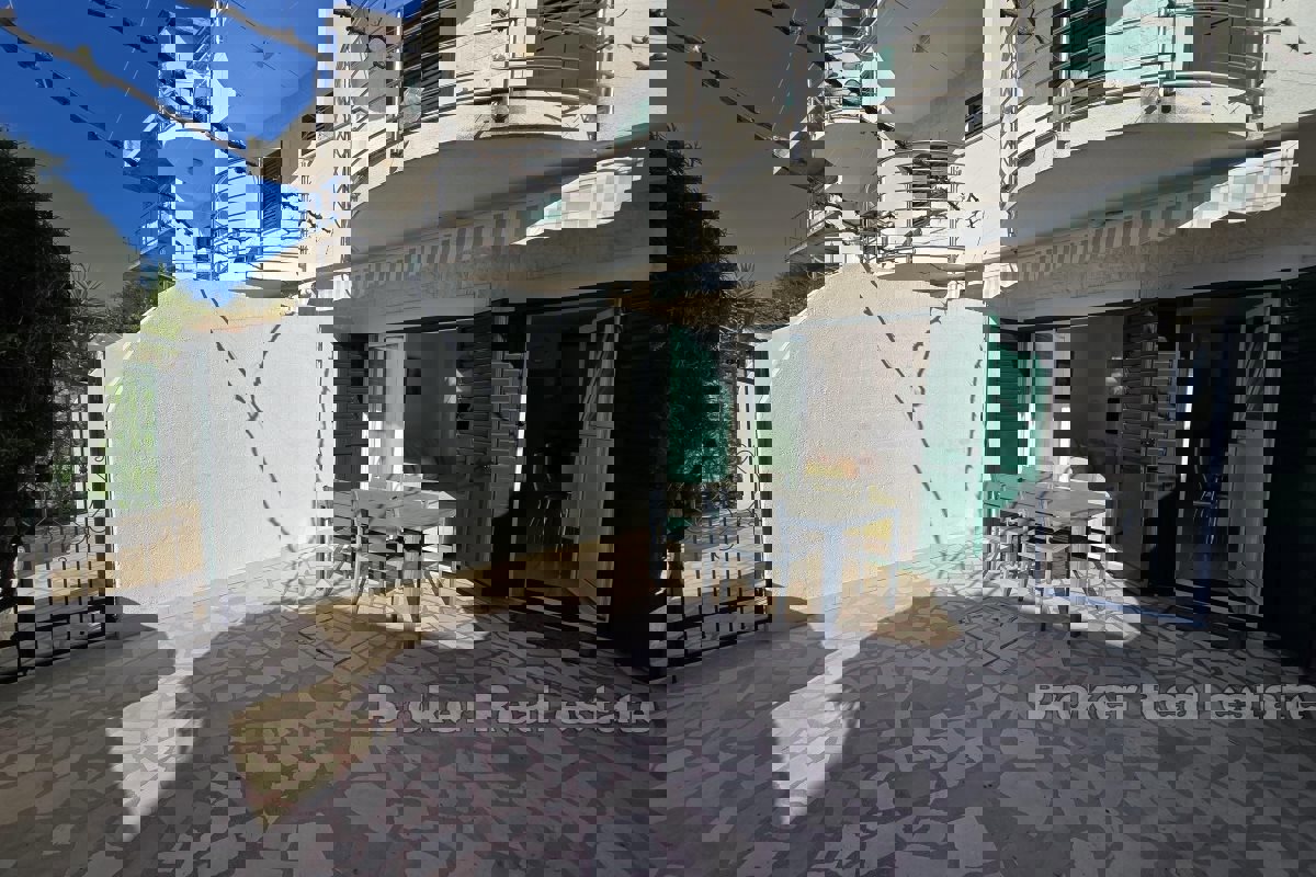 Casa in prima fila sul mare con due appartamenti