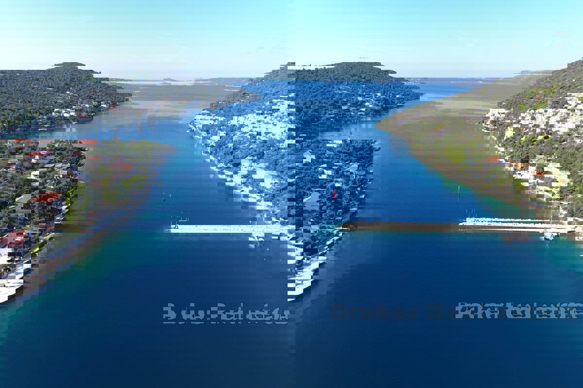 Casa in prima fila sul mare con due appartamenti