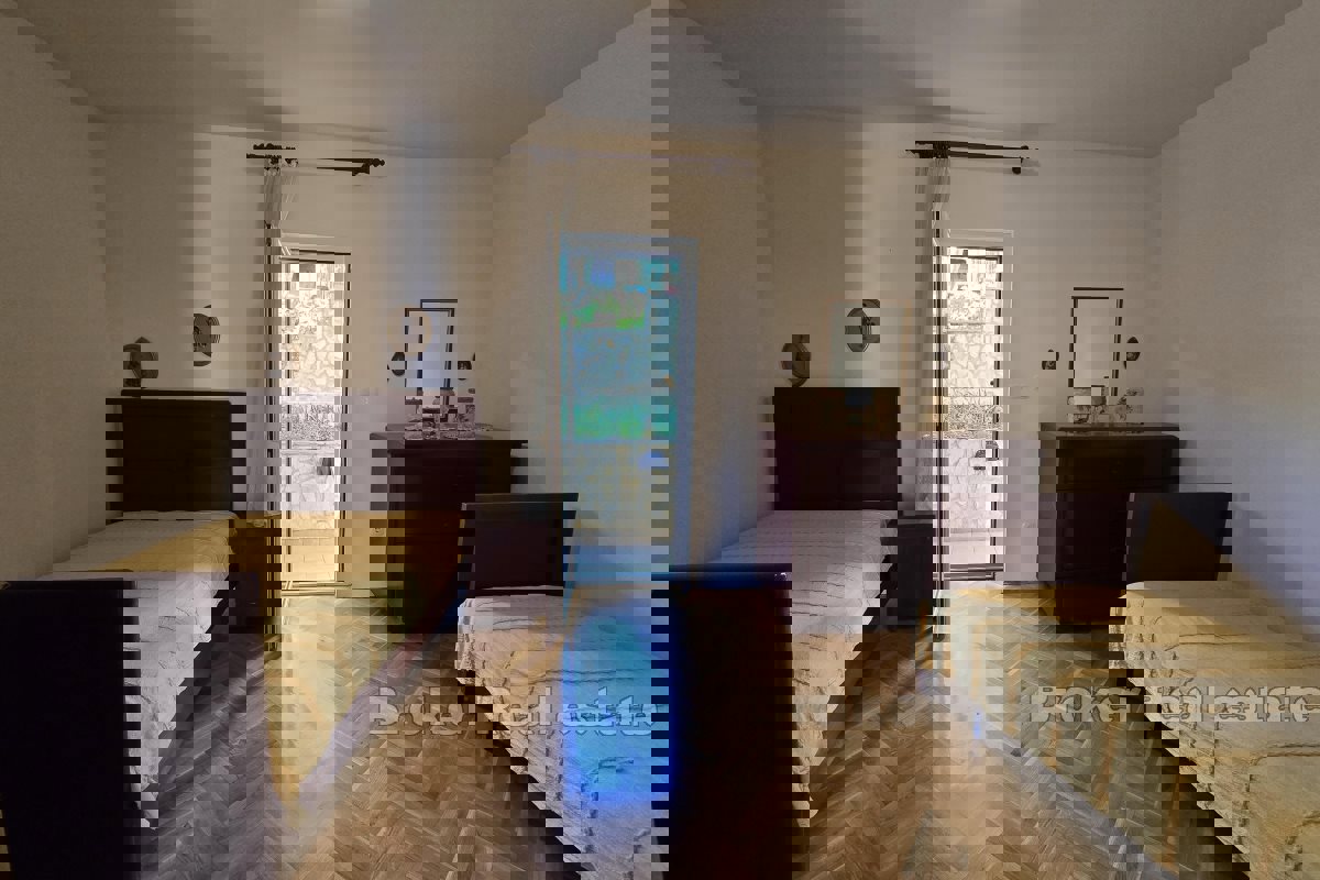 Casa in prima fila sul mare con due appartamenti