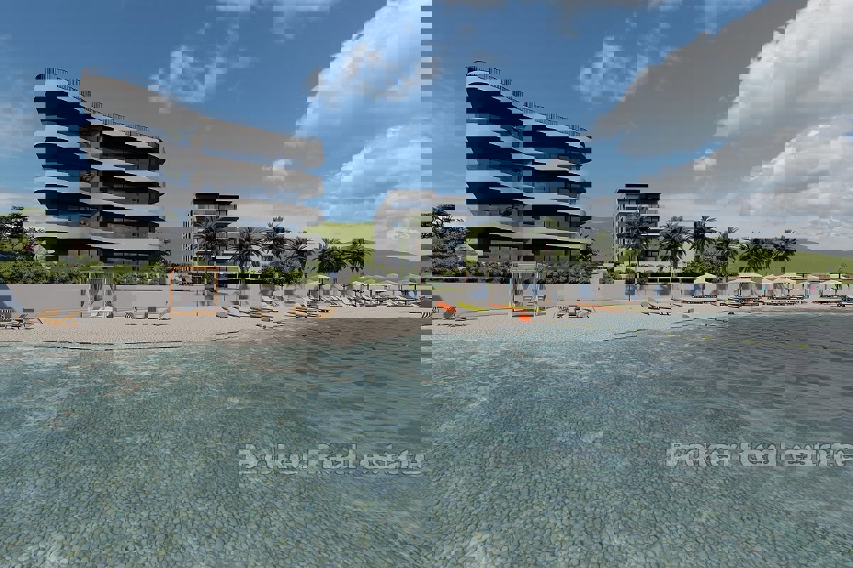 Appartamento in un nuovo edificio in prima fila sul mare