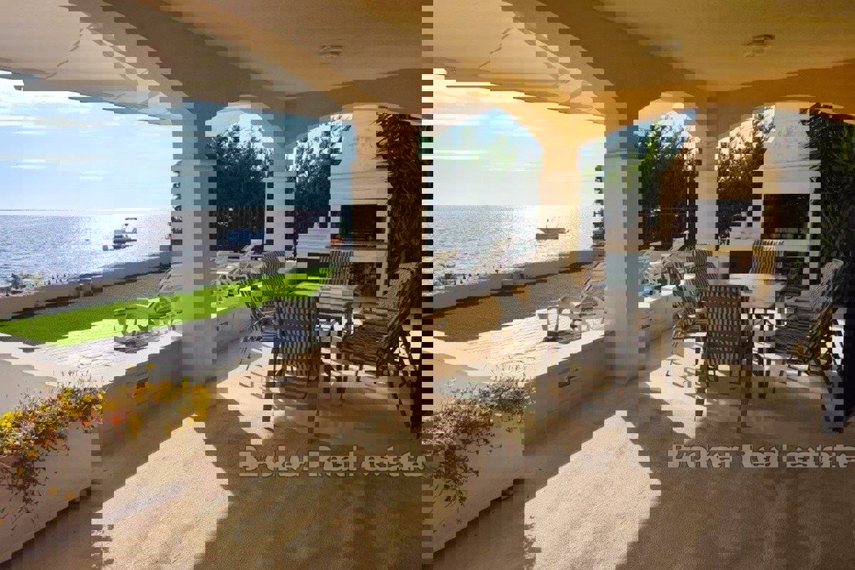 Villa prima fila al mare