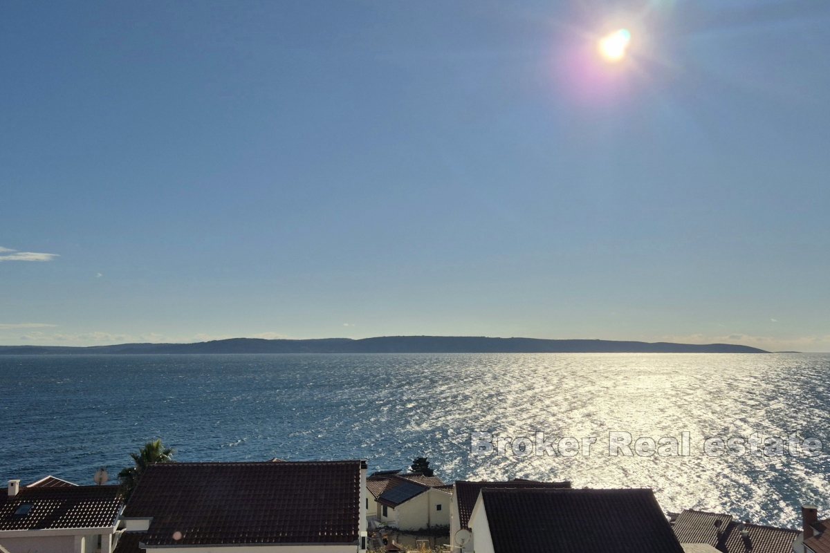 Casa con appartamenti con vista mare