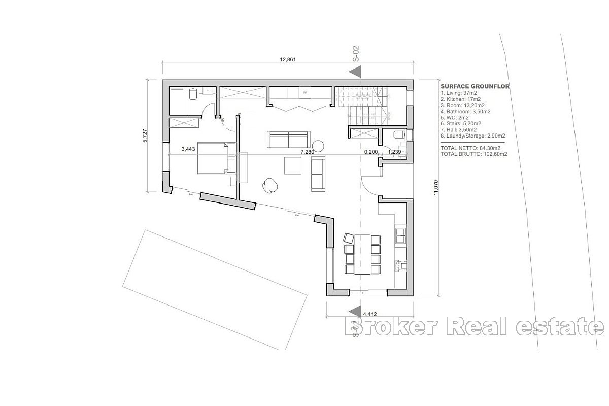 Moderna villa in costruzione con vista mare