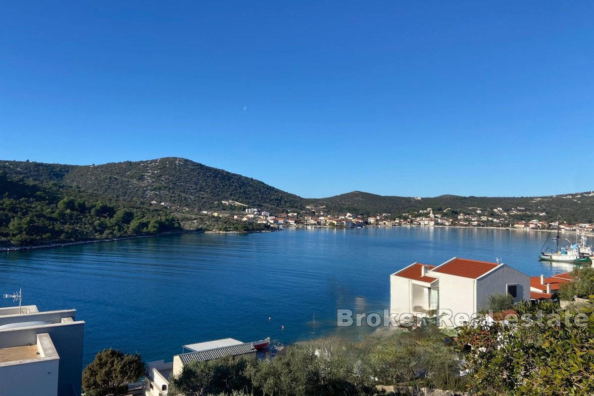 Casa indipendente su un piano con vista aperta sul mare