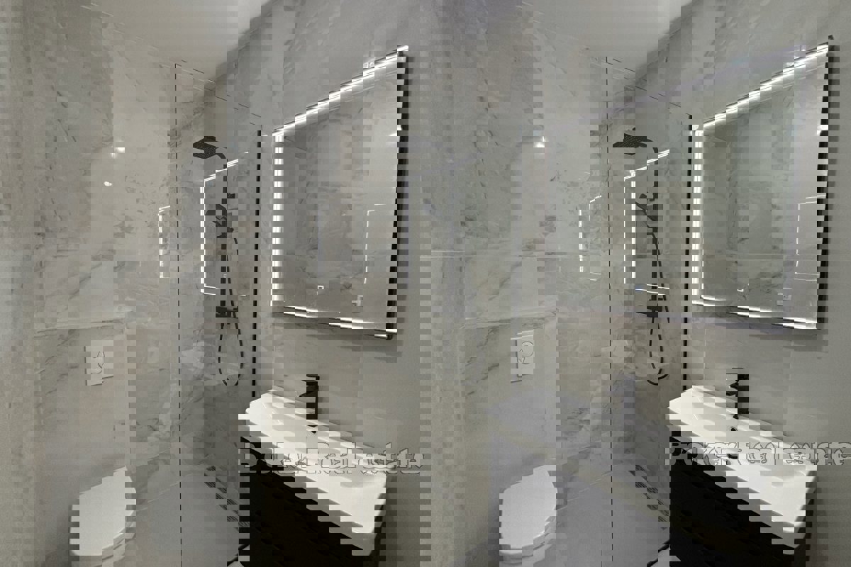 Attico moderno con vista mare