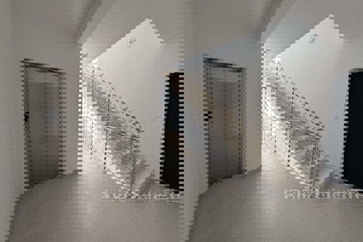 Attico moderno con vista mare